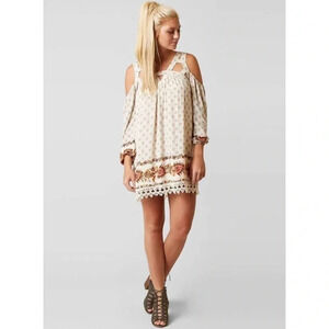 Coco + Jaimeson Cold Shoulder L/S Dress Size M